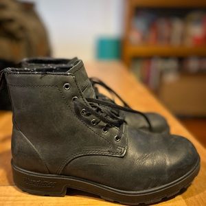 Blundstone women’s lace up boots. Rustic black, size 4 1/2. Lightly worn.